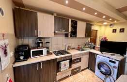 Apartament de 2 camere, decomandat, balcon, zona Scortarilor