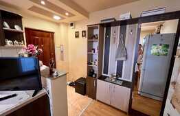 Apartament de 2 camere, decomandat, balcon, zona Scortarilor