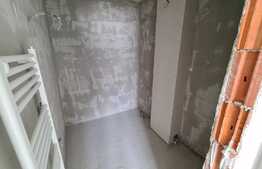 Apartament 3 camere, 63 mp, semidecomandat, zona Teilor