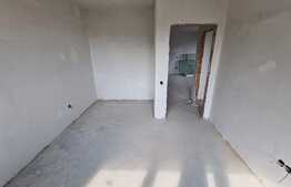 Apartament 3 camere, 63 mp, semidecomandat, zona Teilor