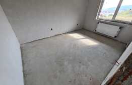 Apartament 3 camere, 63 mp, semidecomandat, zona Teilor