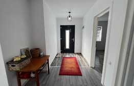 Casa pe un singur nivel, curte si gradina de 1700 mp, sat Corpadea