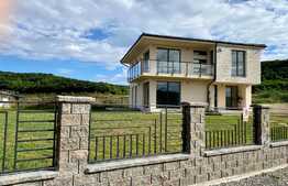 Casa individuala 144 mp, 700 mp teren, priveliste deosebita, Sun Garden