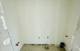 Apartament semifinisat, 3 camere, 80mp, parcare, zona Terra