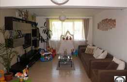 Apartament cu 3 camere de vanzare , cu  terasa si garaj