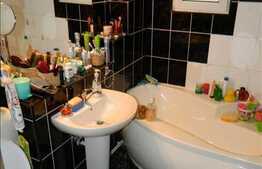 Vanzare 3 camere, decomandat, 67 mp utili, zona FSEGA, cu boxa si parcare