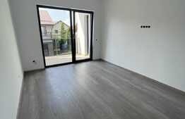 Casa cuplata finisata, 3 camere, gradina de 30 mp , zona Florilor 