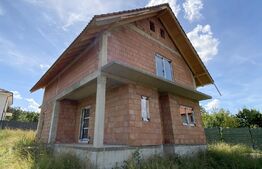 Casă individuală, 120 mp utili, 700 mp teren, în Chinteni