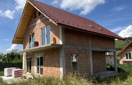 Casă individuală, 120 mp utili, 700 mp teren, în Chinteni