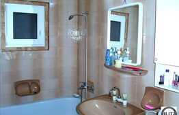 Vanzare 3 camere, zona strazii Dunarii, 2 boxe depozitare si 2 locuri de parcare