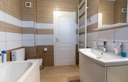 Apartament 3 camere, 78 mp, parcare, zona Vivo