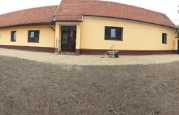 Casa individuala renovata, 3 camere, 139 mp, 2000 mp teren, Halchiu Satul Nou