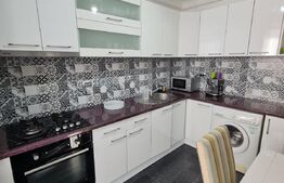 Apartament decomandat, 2 camere, debara, 2 balcoane, zona Porii