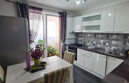 Apartament decomandat, 2 camere, debara, 2 balcoane, zona Porii