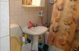 Vanzare 3 camere, decomandat, 67 mp utili, zona Dambovitei, renovat, cu boxa