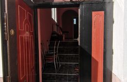 Apartament la casa, 2 camere, 70 mp, teren 216 mp, Faget