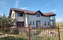 Casa de vanzare SU 320 mp, teren 1500 mp, Frata