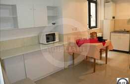 De vanzare 2 camere decomandate, 80 mp utili, 1 boxa la subsol, zona Centrala!