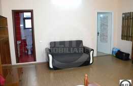 De vanzare 2 camere decomandate, 80 mp utili, 1 boxa la subsol, zona Centrala!