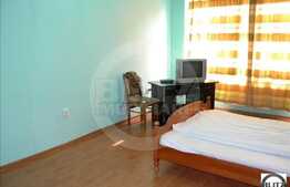 De vanzare 2 camere decomandate, 80 mp utili, 1 boxa la subsol, zona Centrala!