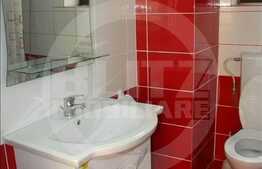 De vanzare 2 camere decomandate, 80 mp utili, 1 boxa la subsol, zona Centrala!