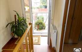 2 camere, 68 mp, curte, posibilitate mansardare, boxa la subsol, zona P-ta 1 Mai