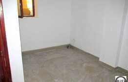 De vanzare 2 camere semidecomandate, 35 mp, la demisol. Recent finisat!