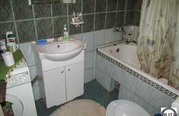 De vanzare 3 camere, 60 mp utili, 14 mp beci, zona zona Piata 1 Mai!