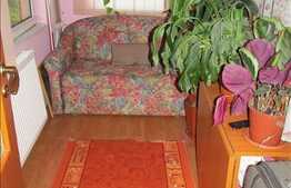 De vanzare 3 camere, 60 mp utili, 14 mp beci, zona zona Piata 1 Mai!