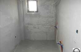 De vanzare apartament 3 camere, 68 mp, zona strazii Mircea Eliade. Semifinisat!