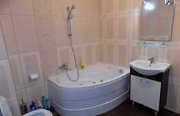 Inchiriere 3 camere, 87 mp, in imobil nou tip vila, zona strazii Bacovia