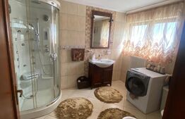 Casa de vanzare 6 camere LUX , 220 mp , Sacele zona Bunloc 