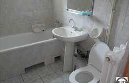 De vanzare 3 camere, 66,5 mp, decomandat, 1 loc de parcare, zona strazii Dunarii