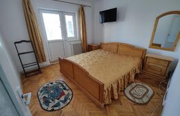 Apartament de 3 camere, decomandat, etaj 3/4, 2 bai, zona Plopilor 