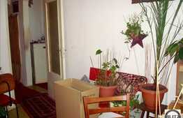 Vanzare 3 camere decomandate, 65 mp, zona Golden Tulip. Loc de parcare si boxa!