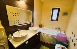 Apartament 3 camere, 80 mp, 2 garaje, zona Stejarului 