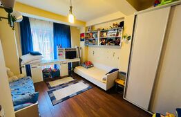Apartament 3 camere, 80 mp, 2 garaje, zona Stejarului 