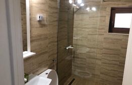 Spatiu comercial de 89mp cu 2 balcoane si 2 bai in zona Tolstoi
