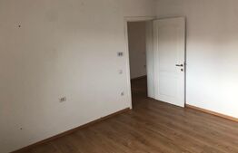 Spatiu comercial de 89mp cu 2 balcoane si 2 bai in zona Tolstoi