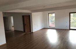 Spatiu comercial de 89mp cu 2 balcoane si 2 bai in zona Tolstoi