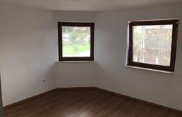 Spatiu comercial de 89mp cu 2 balcoane si 2 bai in zona Tolstoi