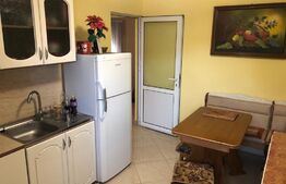 Apartament de 120 mp la casa, etaj 1, 2 bai, 5 camere, curte, zona Cetate