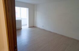 Apartament 3 camere, etaj intermediar, zona Sub Stadion