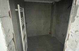 Apartament cu 3 camere, decomandat, etaj intermediar, Cetate