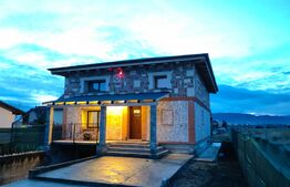 Casă deosebită, 4 camere, 760 mp teren, zona Ciugud - Alba