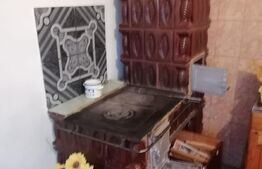 Casa renovata, 75mp utili pe un teren de 3650 mp, comuna Metes