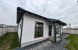 Casă pe parter, 4 camere, placă turnată, zona Micești