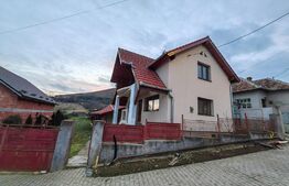 Casă cu toate utilitățile, 4 camere, 500mp utili, zona Pâclișa