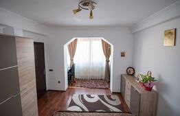 Apartament 3 camere semidecomandat, Centru