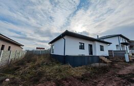 Casă individuală cu 2 terase, 90 mp utili, 3 camere, zona Micești